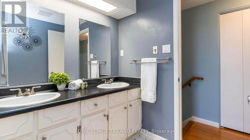 4 Conifer Crescent, London South (South B), ON - Indoor Photo Showing Bathroom