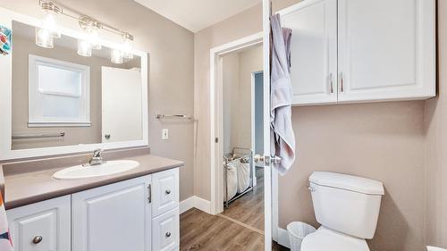 600 Braid Street, Penticton, BC - Indoor Photo Showing Bathroom