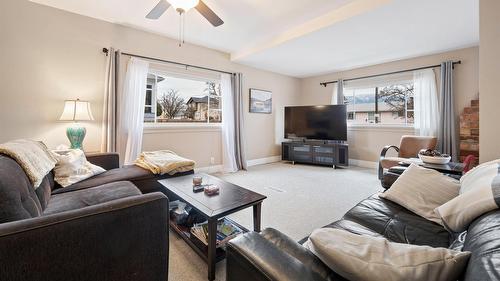 600 Braid Street, Penticton, BC - Indoor Photo Showing Living Room