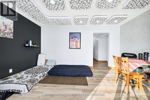 100 West 3Rd Street, Hamilton, ON - Indoor Photo Showing Bedroom