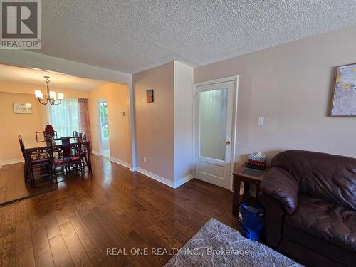 174 Rusty Crestway, Toronto, ON - Indoor Photo Showing Other Room