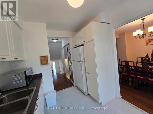 174 Rusty Crestway, Toronto, ON - Indoor