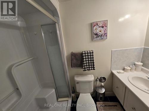 174 Rusty Crestway, Toronto, ON - Indoor Photo Showing Bathroom