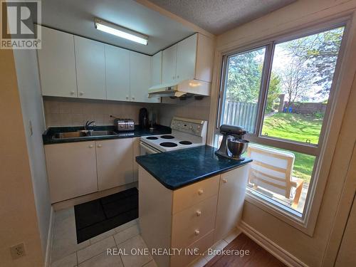 174 Rusty Crestway, Toronto, ON - Indoor Photo Showing Kitchen With Double Sink