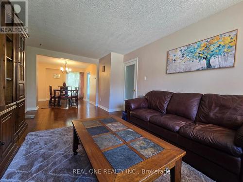 174 Rusty Crestway, Toronto, ON - Indoor Photo Showing Living Room