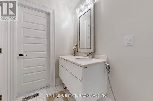 63 Elderberry Trail, Aurora, ON - Indoor Photo Showing Bathroom