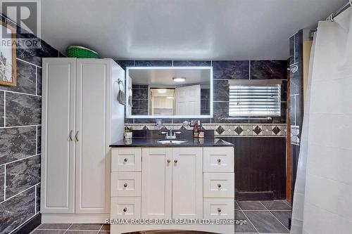 36 John Street, Cambridge, ON - Indoor Photo Showing Bathroom