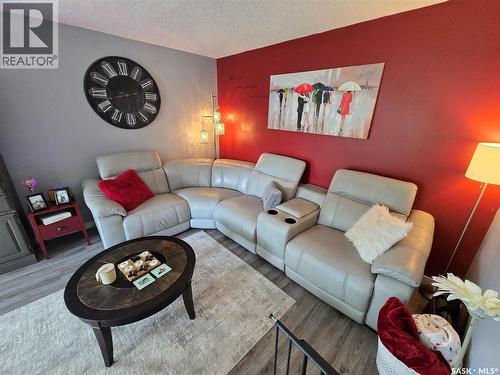 996 Bradshaw Place, Prince Albert, SK - Indoor Photo Showing Living Room