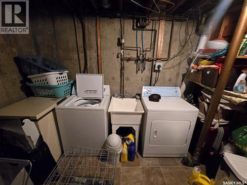 996 Bradshaw Place, Prince Albert, SK - Indoor Photo Showing Laundry Room