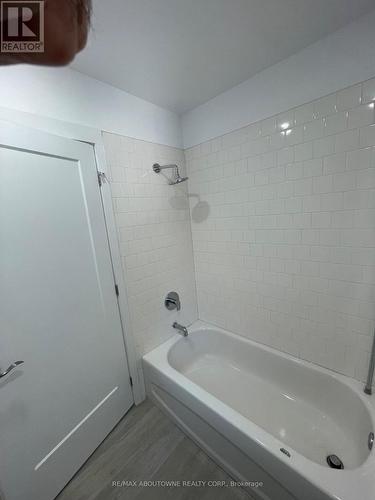 759 Barton Street E, Hamilton, ON - Indoor Photo Showing Bathroom