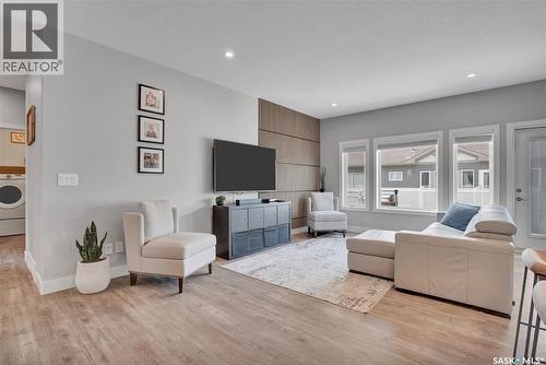 2 437 Palmer Crescent, Warman, SK - Indoor Photo Showing Living Room