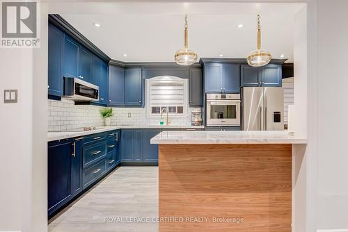 2 Studebaker Trail, Brampton, ON - Indoor Photo Showing Kitchen With Upgraded Kitchen