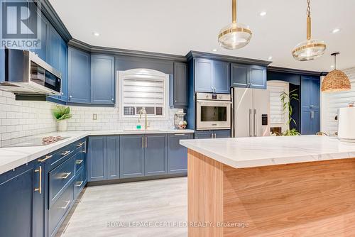 2 Studebaker Trail, Brampton, ON - Indoor Photo Showing Kitchen With Upgraded Kitchen