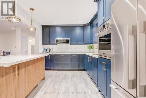 2 Studebaker Trail, Brampton, ON - Indoor Photo Showing Kitchen With Upgraded Kitchen