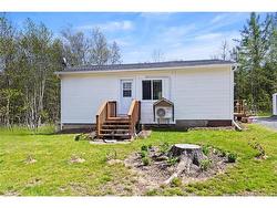 23 Oak Street  Minto, NB E4B 3C4
