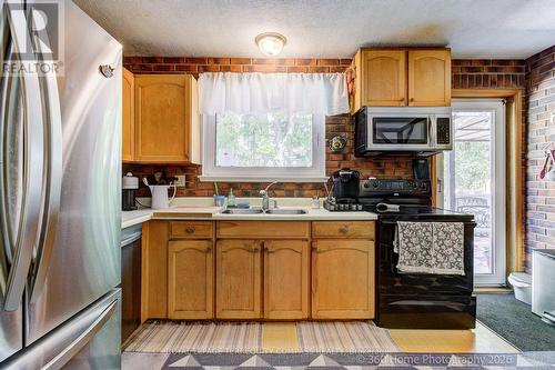 1583 Otterby Road, Mississauga, ON - Indoor Photo Showing Kitchen With Double Sink