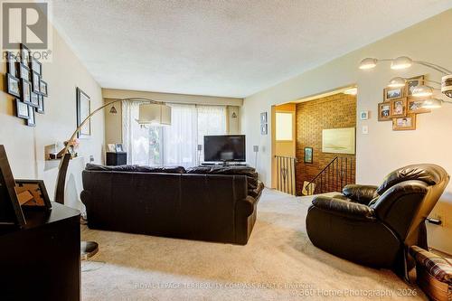 1583 Otterby Road, Mississauga, ON - Indoor Photo Showing Living Room