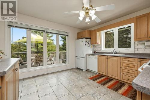 22 Silver Birch Circle, Mckellar, ON - Indoor Photo Showing Kitchen