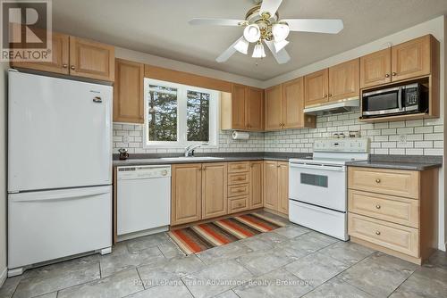 22 Silver Birch Circle, Mckellar, ON - Indoor Photo Showing Kitchen