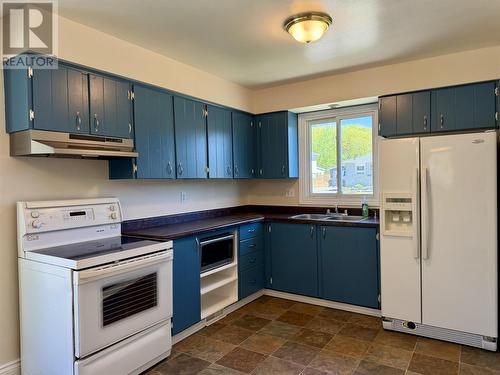 55 Pearson Dr, Elliot Lake, ON - Indoor Photo Showing Kitchen With Double Sink