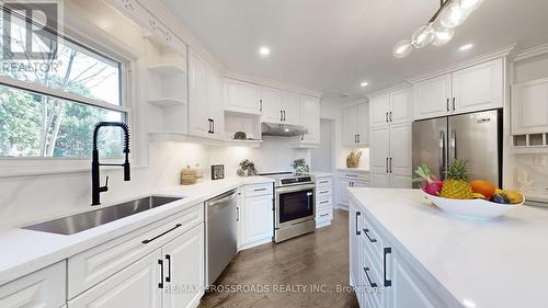 349 Banbury Road, Toronto, ON - Indoor Photo Showing Kitchen With Upgraded Kitchen