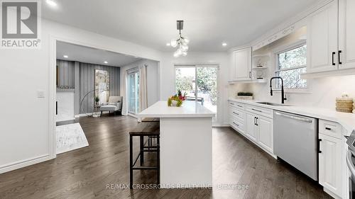 349 Banbury Road, Toronto, ON - Indoor Photo Showing Kitchen With Upgraded Kitchen