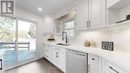 349 Banbury Road, Toronto, ON - Indoor Photo Showing Kitchen With Upgraded Kitchen