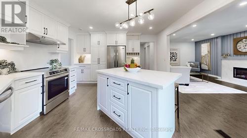 349 Banbury Road, Toronto, ON - Indoor Photo Showing Kitchen With Upgraded Kitchen