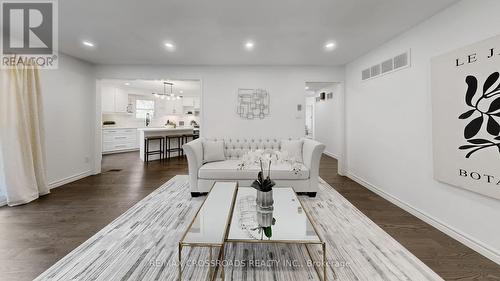 349 Banbury Road, Toronto, ON - Indoor Photo Showing Living Room