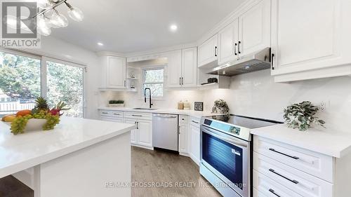 349 Banbury Road, Toronto, ON - Indoor Photo Showing Kitchen With Upgraded Kitchen