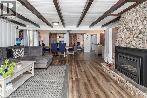 577 Edgewater Place, Dunnville, ON - Indoor Photo Showing Living Room With Fireplace