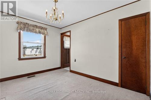 2883 South Grimsby Rd 10, Grimsby, ON - Indoor Photo Showing Other Room