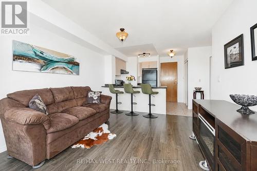 216 - 340 Watson Street W, Whitby, ON 