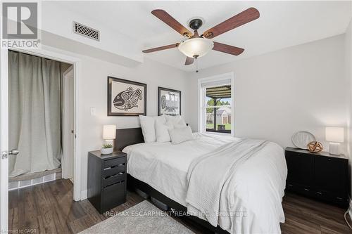 2074 Churchill Avenue, Burlington, ON - Indoor Photo Showing Bedroom