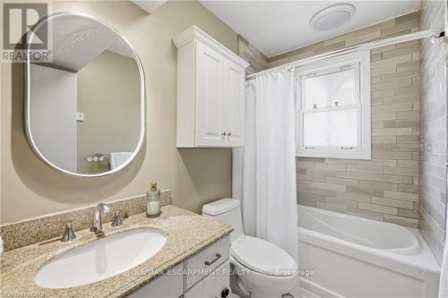 2074 Churchill Avenue, Burlington, ON - Indoor Photo Showing Bathroom