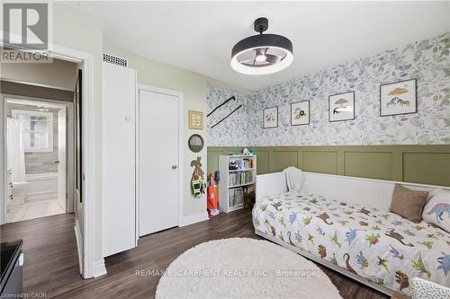 2074 Churchill Avenue, Burlington, ON - Indoor Photo Showing Bedroom