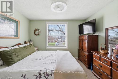 2074 Churchill Avenue, Burlington, ON - Indoor Photo Showing Bedroom