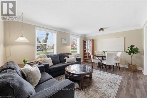 2074 Churchill Avenue, Burlington, ON - Indoor Photo Showing Living Room