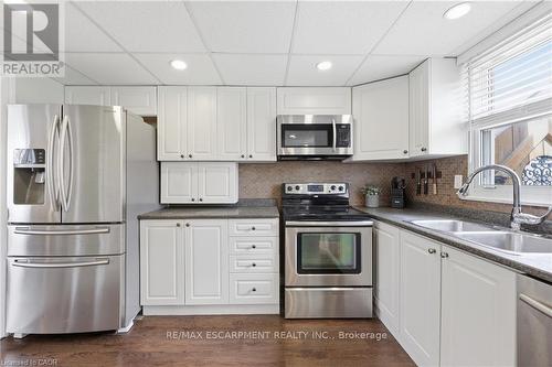 2074 Churchill Avenue, Burlington, ON - Indoor Photo Showing Kitchen With Double Sink With Upgraded Kitchen