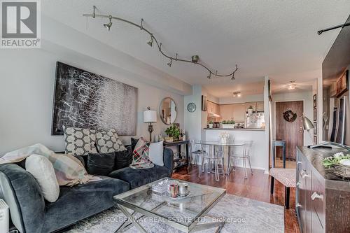 402 - 18 Pemberton Avenue, Toronto, ON - Indoor Photo Showing Living Room