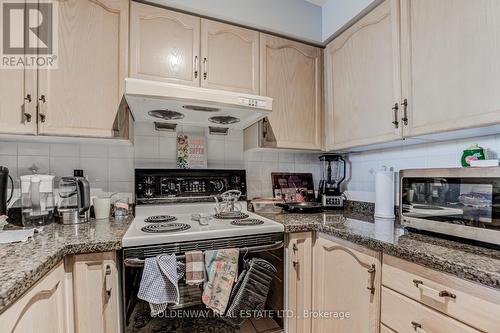 402 - 18 Pemberton Avenue, Toronto, ON - Indoor Photo Showing Kitchen