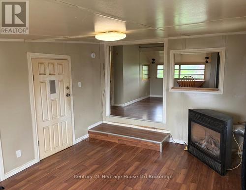 5 Hillcrest - 596101 Oxford 59 Highway, East Zorra-Tavistock (Hidden Valley), ON - Indoor With Fireplace