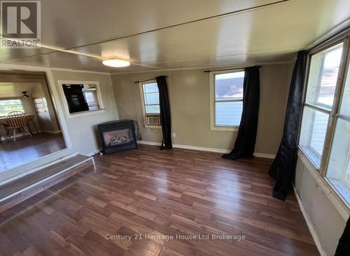 5 Hillcrest - 596101 Oxford 59 Highway, East Zorra-Tavistock (Hidden Valley), ON - Indoor With Fireplace