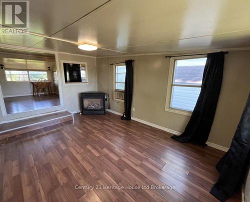5 Hillcrest - 596101 Oxford 59 Highway, East Zorra-Tavistock (Hidden Valley), ON - Indoor With Fireplace
