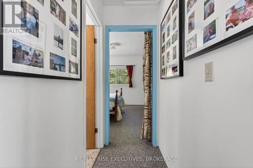 956 Roddick Lane, Leeds And The Thousand Islands, ON - Indoor Photo Showing Other Room