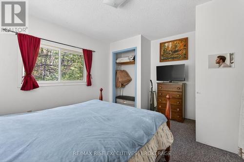 956 Roddick Lane, Leeds And The Thousand Islands, ON - Indoor Photo Showing Bedroom