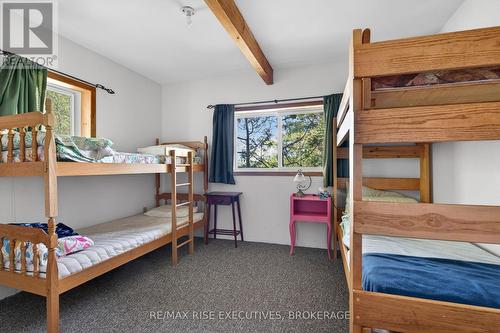 956 Roddick Lane, Leeds And The Thousand Islands, ON - Indoor Photo Showing Bedroom
