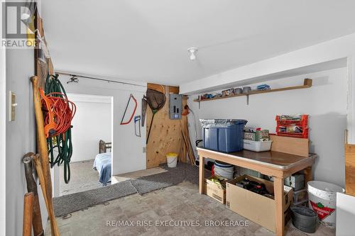 956 Roddick Lane, Leeds And The Thousand Islands, ON - Indoor Photo Showing Other Room
