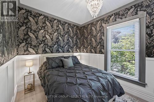 28 Wellington Street, St. Thomas, ON - Indoor Photo Showing Bedroom