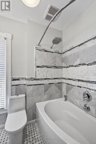 28 Wellington Street, St. Thomas, ON - Indoor Photo Showing Bathroom